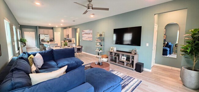 Building Photo - 3 Bedroom, 2.5 Bath Home!