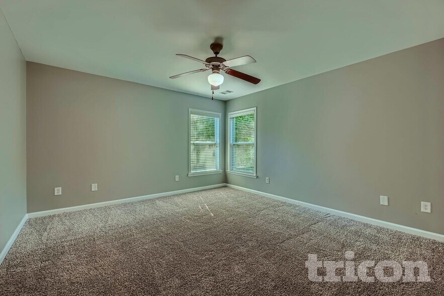 Building Photo - 3605 Long Lake Dr