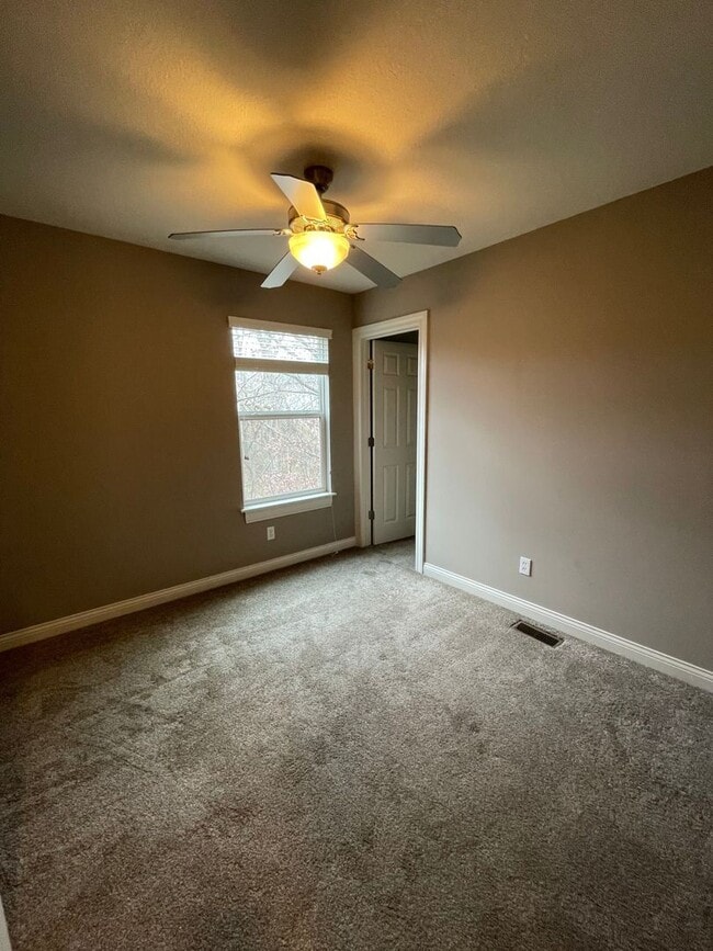 Building Photo - Custom Built 3 bed 2.5 bath Home Nestled A...