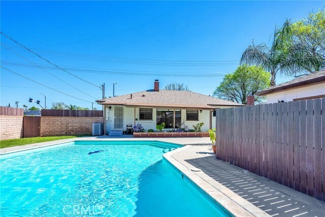 Building Photo - 6139 Tampa Ave