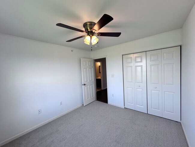 Building Photo - 3 Bedroom 2.5 Bathroom Townhome in Palmyra