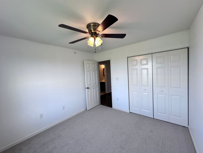 Building Photo - Charming 3 Bedroom Townhome in Palmyra