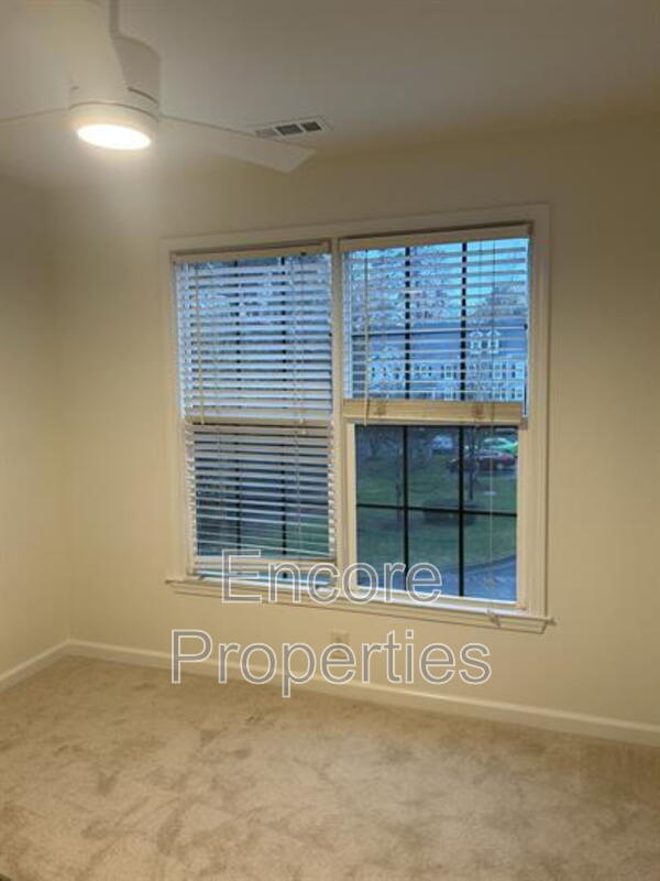 Building Photo - 2220 Bellaire Ave