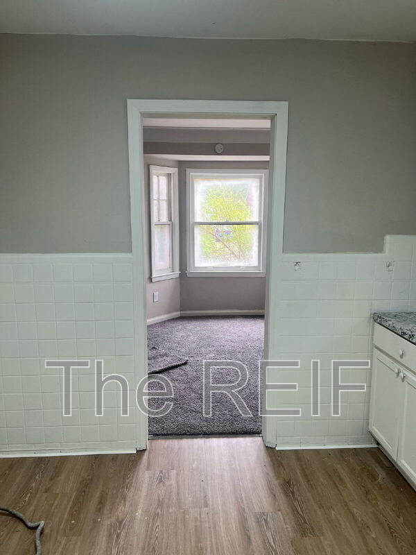 Building Photo - 11258 Roxbury St
