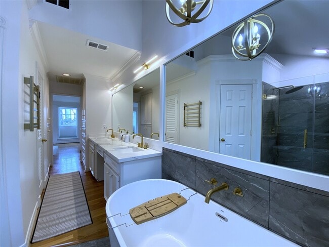 Building Photo - 2506 Van Buren St