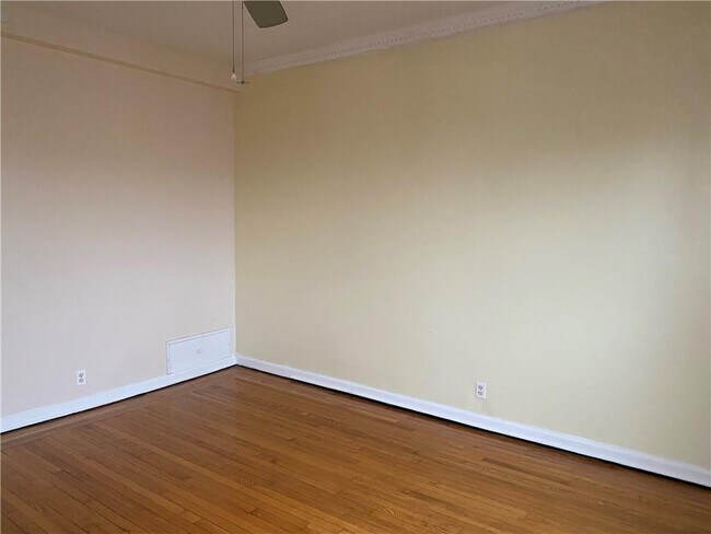 Building Photo - 4210 Surf Ave