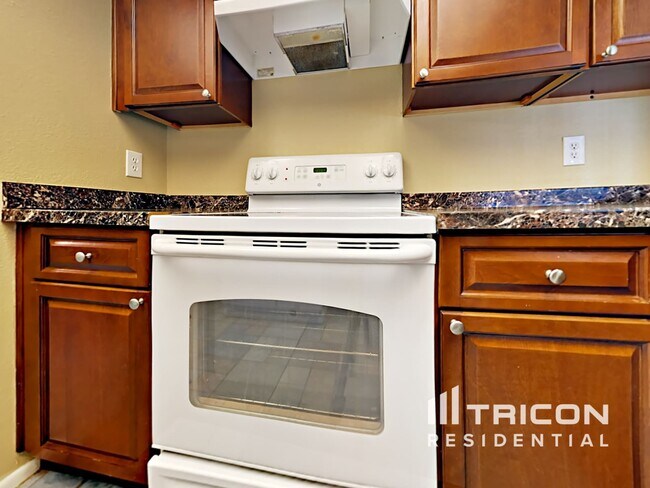 Building Photo - 3822 W Mauna Loa Ln