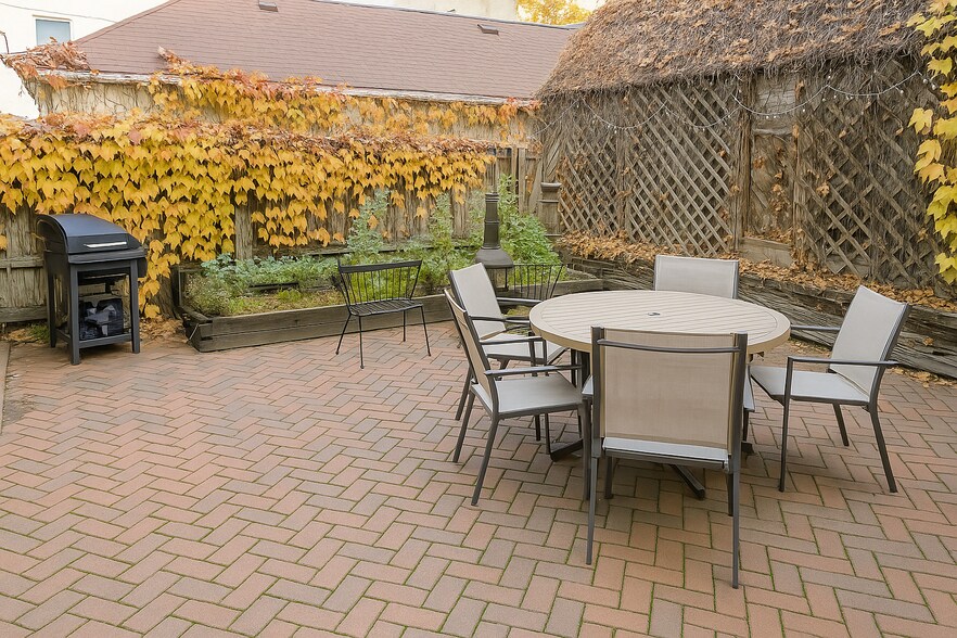 Building Photo - 2909 Knox Ave S