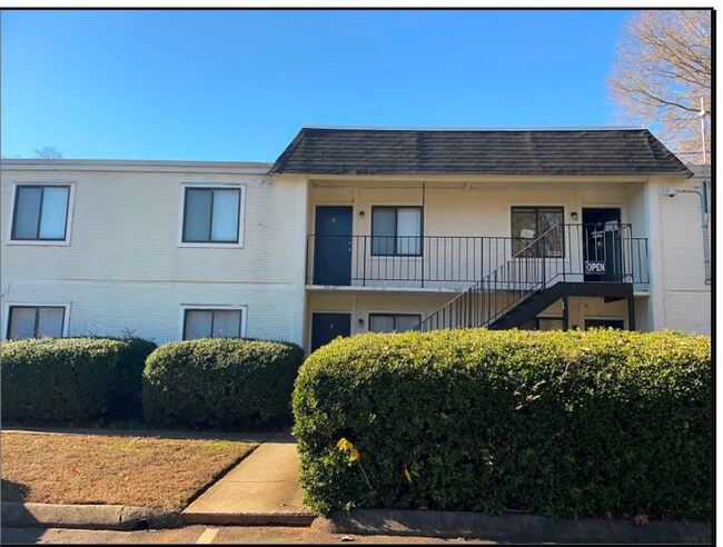 Building Photo - Spacious, affordable two bedroom townhouse just minutes from shopping and dining in Gastonia!