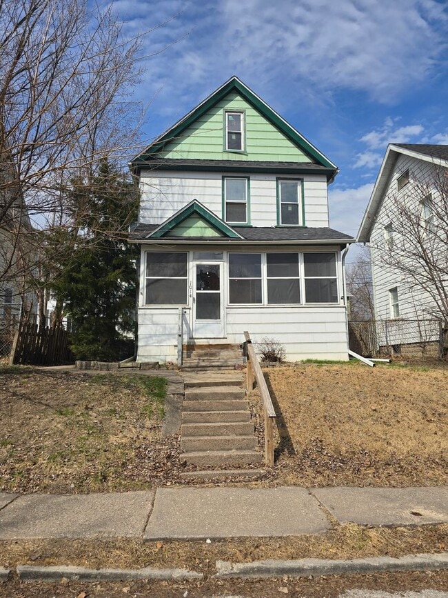 Building Photo - 3 Bedroom House