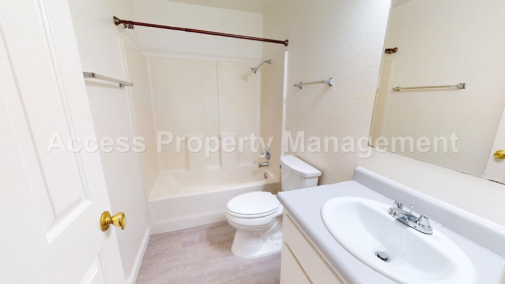 Building Photo - 114 Baker St