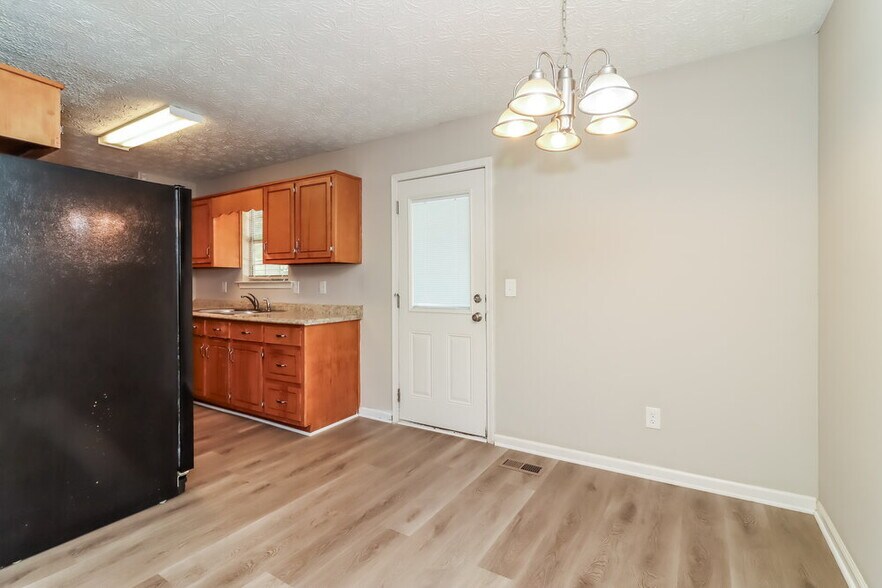 Building Photo - 71 Brooke Dr