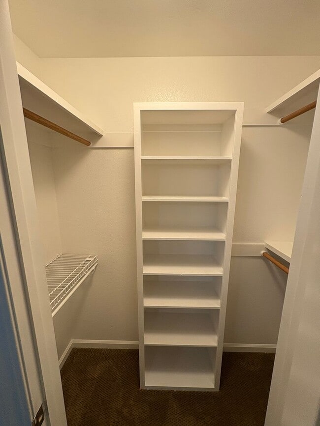 Building Photo - Entertainer delight rental home located in ''The Lakes'' subdivision Coming soon *Private Showing...