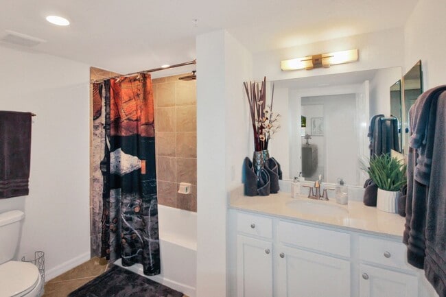 Building Photo - 10792 Tarflower Dr