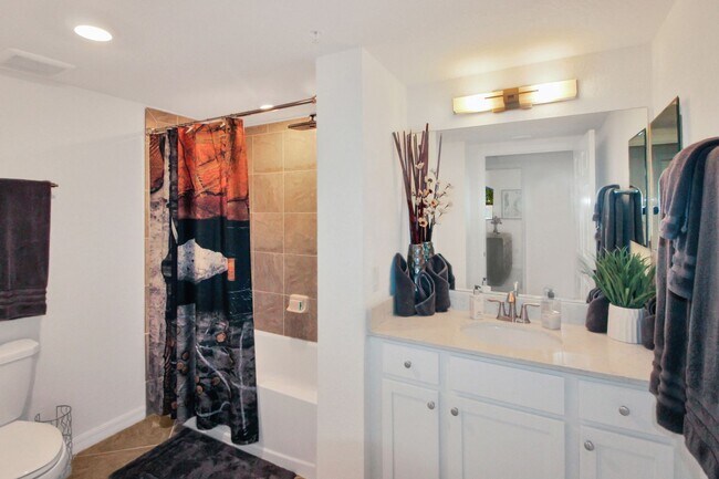 Building Photo - Sarasota National Seasonal Condo for Rent