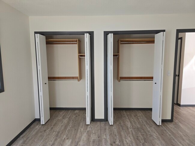 Building Photo - 2802 Maralane Ave