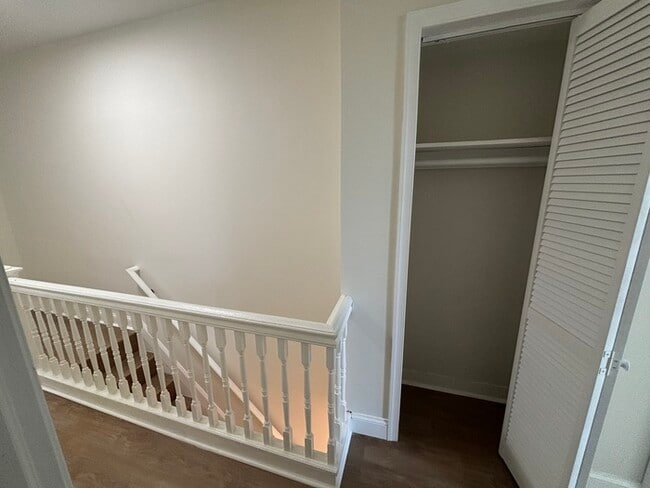 Building Photo - Rehabbed 4 bedroom Townhome