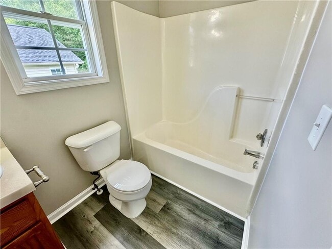 Building Photo - 380 River Trace Dr