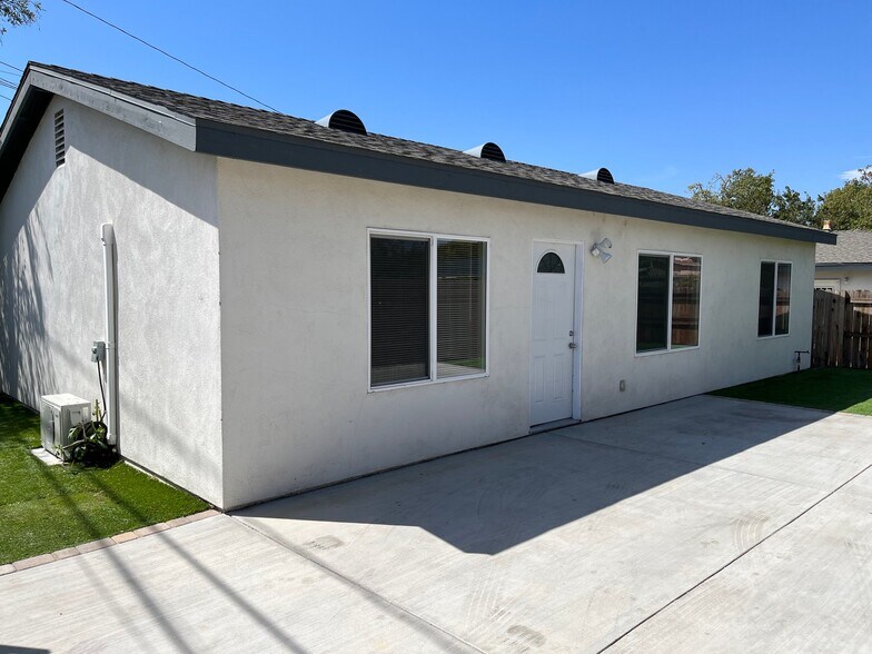 Building Photo - 830 California Ave