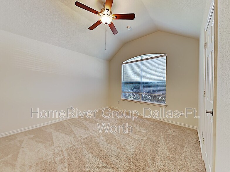 Building Photo - 217 Mapleshade Dr