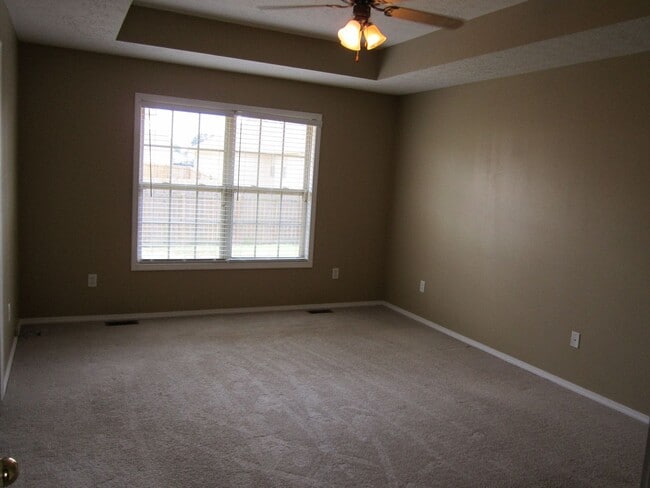 Building Photo - Beautiful 3 Bedroom Home in Gated Neighborhood!