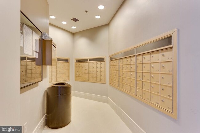 Building Photo - 1625 International Dr