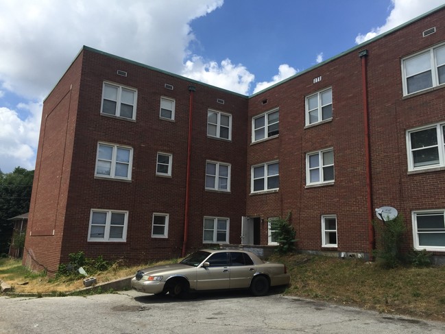 Building Photo - St. James Court Apartments