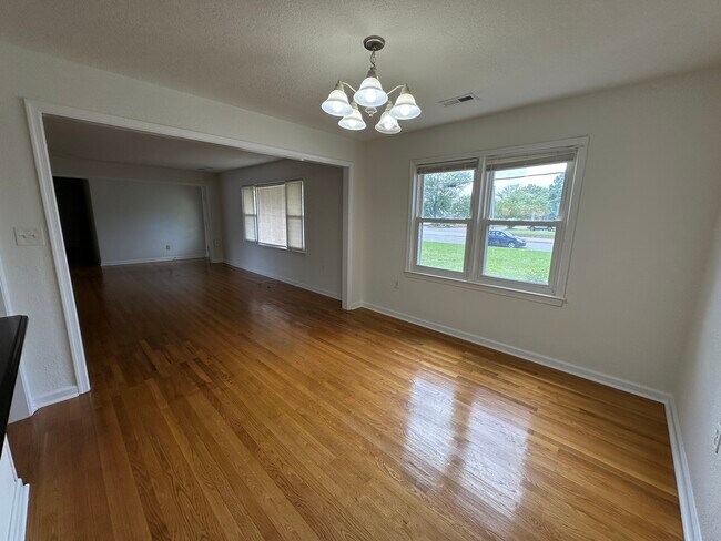 Building Photo - 752 Kempsville Rd
