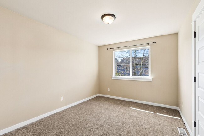 Building Photo - 5 Bedroom 3 Bath Home in Bothell Beaumont Sub Division $4300