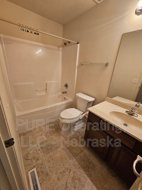 Building Photo - 16860 Larimore Ave