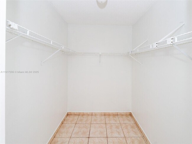 Building Photo - 10815 SW 145th Pl