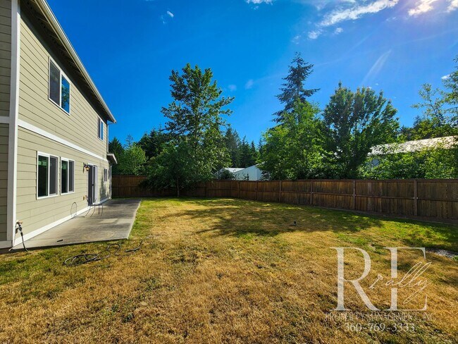 Building Photo - Spacious Silverdale Home with Large Fenced...