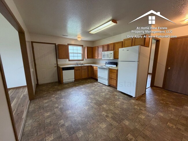 Building Photo - Gates Boulevard 2633–2635 Duplex
