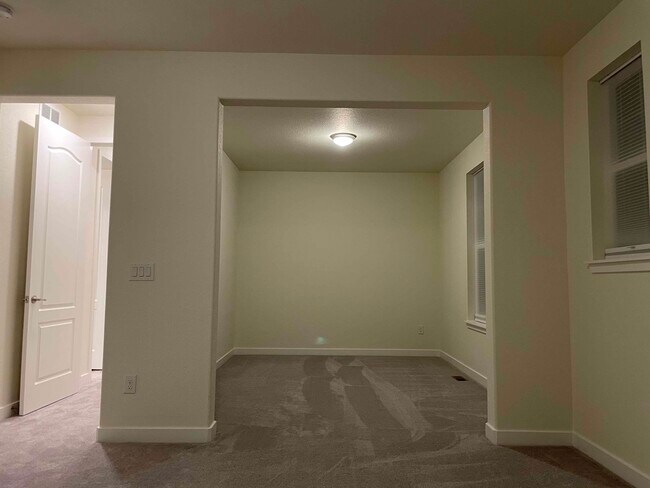 Building Photo - 8781 S Wenatchee Ct