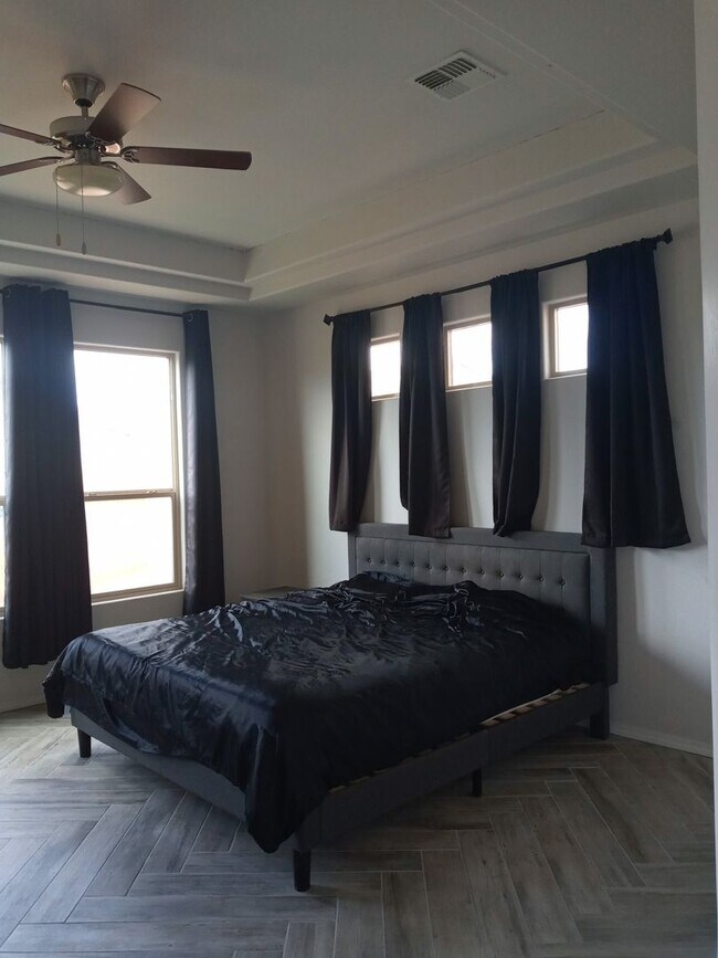 Building Photo - FOUR BEDROOM-SINGLE STORY-RIO RANCHO