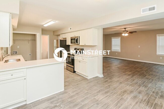 Building Photo - 4 Bedroom Pet-Friendly Home in Charlotte, ...