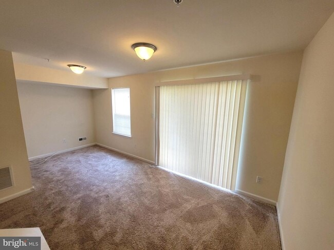 Building Photo - 160 Mercer Ct