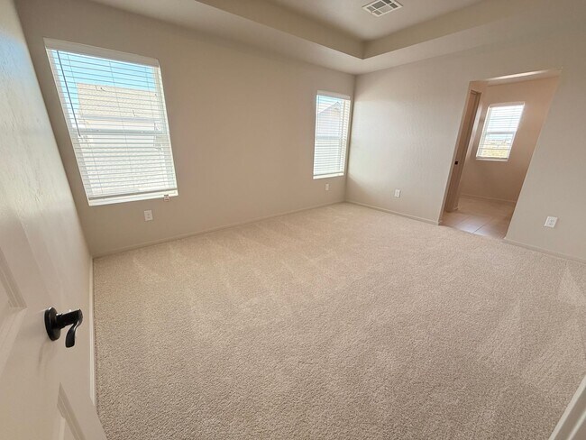 Building Photo - New Home Metro Verde