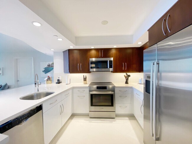 Building Photo - 3000 N Ocean Dr