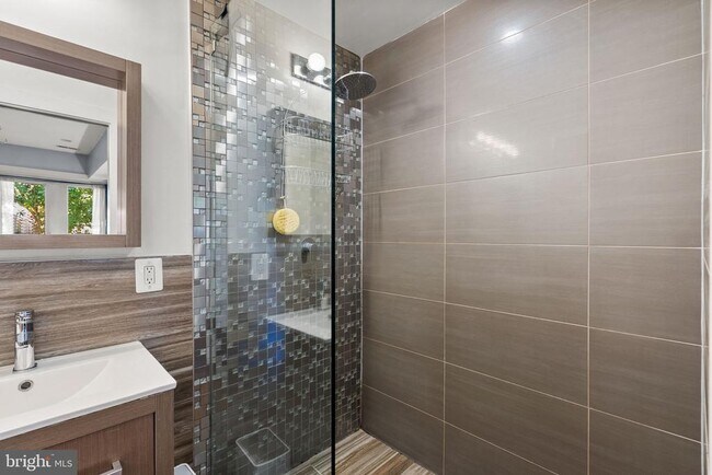 Building Photo - 747 Morton St NW