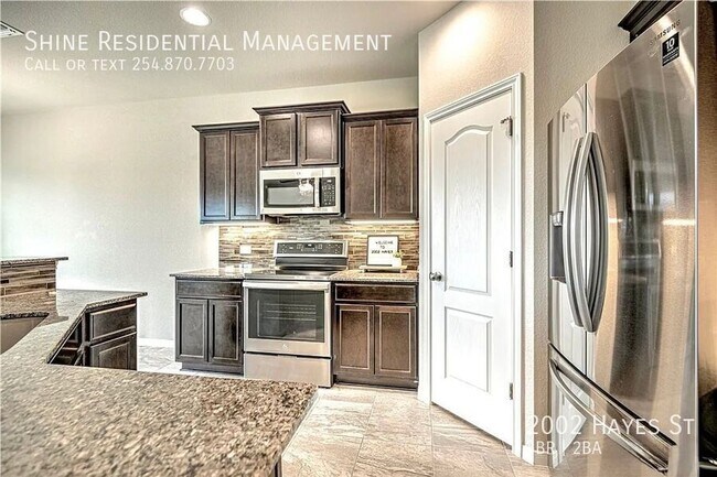 Building Photo - 2002 Hayes St