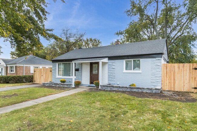 Building Photo - 2055 Magnolia Rd