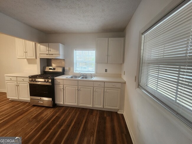 Building Photo - 7734 Aurora Dr