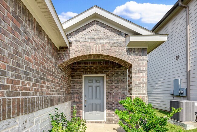 Building Photo - 40735 Gate Ridge Dr