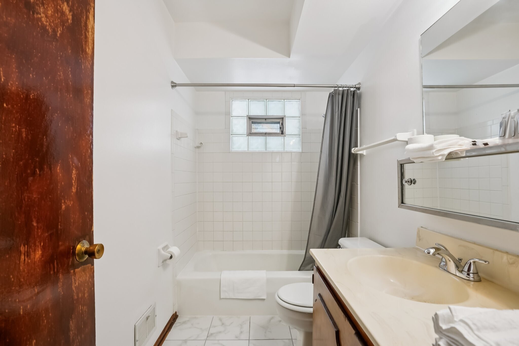 Building Photo - 10783 W Appleton Ave