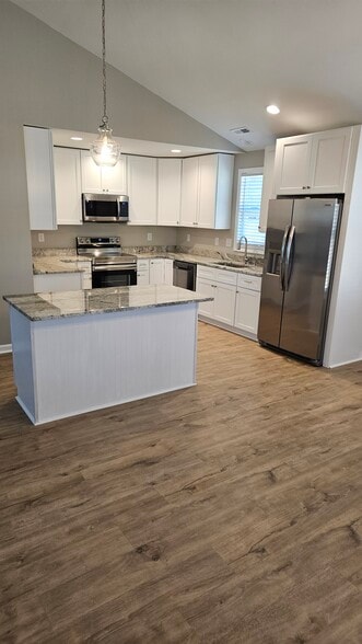 Building Photo - 2150 Windsor Ave