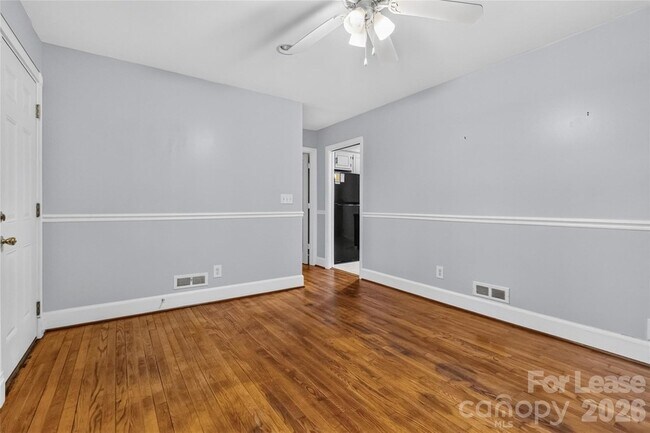 Building Photo - 1634 Van Buren Ave