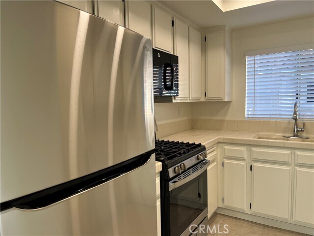 Building Photo - 24480 Mozer Dr