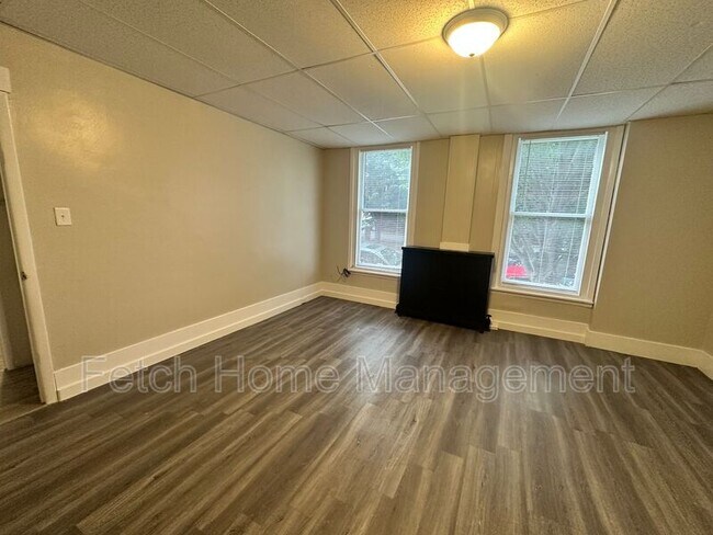 Building Photo - 832 N 5th St