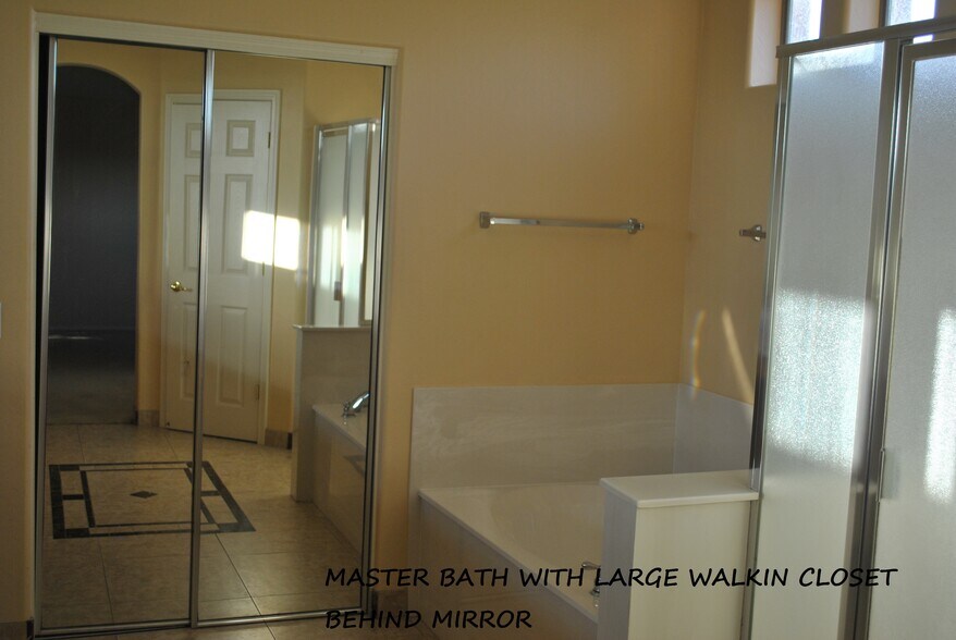 Building Photo - 16519 N 71st Ave
